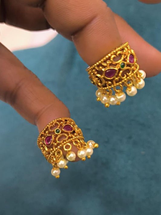 Ishhaara Stunning Gold Bugadi Earrings